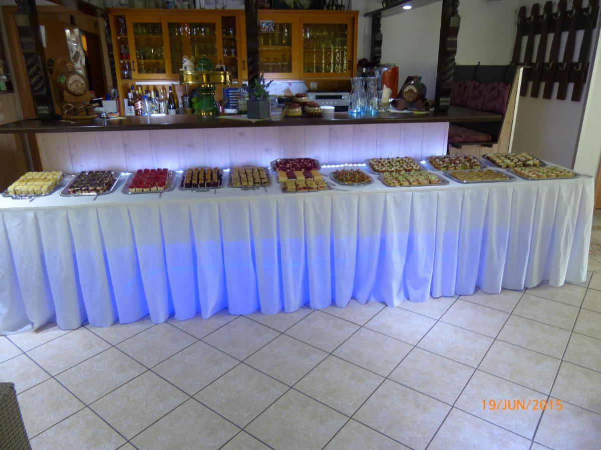 Hotel/Restaurant Balkan ซึมเมอร์ดา ภายนอก รูปภาพ